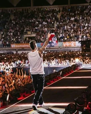 Live concert by Glenn Jones