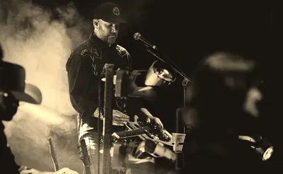 Aaron Lewis and The Stateliners