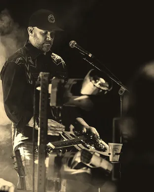 Aaron Lewis and The Stateliners