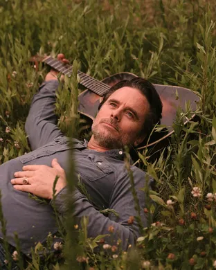 Charles Esten