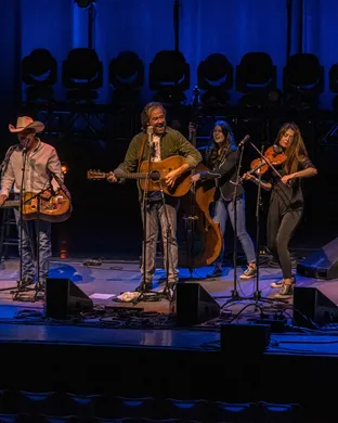 Live concert by Dan Tyminski Band